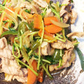 maruko1975's cooksnap of when they made 豚肉と豆苗と野菜のオイスター炒め.