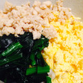 ぴけー's cooksnap of when they made 三色そぼろ丼（鶏そぼろと炒り卵と小松菜）.
