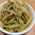 ＊おやだま＊'s cooksnap of when they made セロリとえのきのキンピラ.