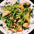 mahmican's cooksnap of when they made 節約！時短！材料２つ！鶏肉と豆苗の炒め物.