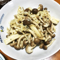 ありのゆりあ's cooksnap of when they made 簡単！早い！きのこのガリバタ炒め.