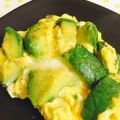 LimeLunch's cooksnap of when they made 昼夕♪とろフワなアボカドと卵の炒め物.