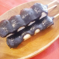 〜みみ〜's cooksnap of when they made コク旨黄金比率♪　黒ごまだれの串団子❀.