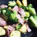 さとっちにゃん's cooksnap of when they made さつまいもとブロッコリーのベーコン炒め.