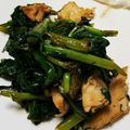 tsumutumu's cooksnap of when they made 鮭と春菊のバター炒め.
