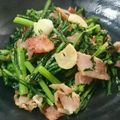 タキシード犬's cooksnap of when they made 春菊とベーコンの美味しい炒め.