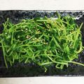 tomoligaya's cooksnap of when they made 簡単！鶏ガラの素で豆苗のナムル.