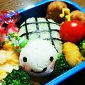 とらのすけちゃん's cooksnap of when they made ★簡単キャラ弁★３Dカメさんおにぎり.