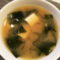 JonNatsumi's cooksnap of when they made ママの豆腐とわかめのお味噌汁.