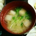 M130018's cooksnap of when they made かいわれ大根とお麩のお味噌汁.