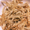 ＊にょにょん＊'s cooksnap of when they made レンジでささがきごぼうのゴマ和え.