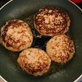 ☆えびふらい☆'s cooksnap of when they made 豚ひき肉だけのサッパリハンバーグ.