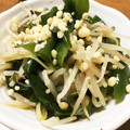 YUKIKI☆'s cooksnap of when they made 揚げ玉で「もやしとわかめのたぬき和え」.
