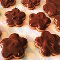 ありす〜け's cooksnap of when they made 全粒粉だけ！チョコサンドクッキー.