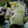 クック8AHOTA☆'s cooksnap of when they made キャベツたっぷりイカの塩にんにく炒め.