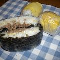 まぶたん's cooksnap of when they made とりそぼろと卵のおにぎりサンド.