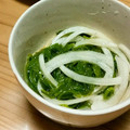 るなおママ's cooksnap of when they made めかぶと新玉ねぎのさっぱり和え.