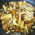 fuka6616's cooksnap of when they made きのこと油揚げのソテー.