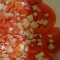 あみ1011's cooksnap of when they made 新玉ねぎとトマトの簡単サラダ.