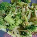 しま★★★'s cooksnap of when they made ブロッコリーをマヨ以外で♪胡麻おかか和え.