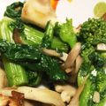 けんちゃんひーちゃん's cooksnap of when they made 舞茸と菜の花のにんにく炒め.