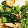 けんちゃんひーちゃん's cooksnap of when they made 舞茸と菜の花のにんにく炒め.
