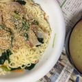クック4Y1OEL☆'s cooksnap of when they made サッポロ一番塩ラーメンで焼きそば風.