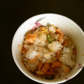 ☆こまっと☆'s cooksnap of when they made 鮭ときゅうりと卵のまぜご飯.