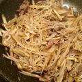 ☆こまっと☆'s cooksnap of when they made ごぼう☆しめじと牛肉のすき煮.
