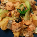 ouron's cooksnap of when they made ☆塩鮭と野菜のオイマヨにんにく炒め☆.