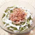 ゆにこーん☆'s cooksnap of when they made めかぶと新玉ねぎのさっぱり和え.