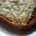 ツジメグ's cooksnap of when they made アンチョビのトーストピザ.