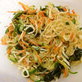 Yurinnko♩'s cooksnap of when they made えのきとワカメの簡単中華サラダ.