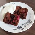 ゆー⋆¨̮⑅'s cooksnap of when they made 簡単＊たっぷりベリーの濃厚チョコケーキ.