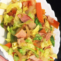 クックSHCHTZ☆'s cooksnap of when they made ｷｬﾍﾞﾂとﾍﾞｰｺﾝの炒め物.