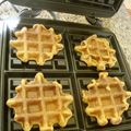 amoni's cooksnap of when they made 黒糖バナナワッフル　または　パン.