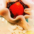 すうぃ〜つ◎'s cooksnap of when they made 桜餅の皮で♡花咲く♪苺大福風の和スイーツ.