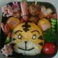 ☆しおＰ☆'s cooksnap of when they made キャラ弁☆しまじろう.