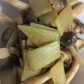 ふんわりお茶's cooksnap of when they made しめじとブロッコリーの茎でオイマヨ炒め❤.