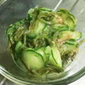 mikazuchi's cooksnap of when they made めかぶときゅうりのゴマ油和え.