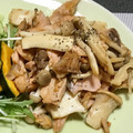 mame♩ta's cooksnap of when they made 焼き鮭リメイク✩きのことバター炒めに♪.