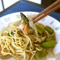 pinoko0408's cooksnap of when they made エビとアスパラの塩焼きそば.