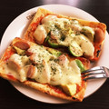 korujade's cooksnap of when they made サクっとろ～♪アボカドとハムの薄揚げピザ.