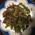 にむばすしゅたーぜん's cooksnap of when they made 糖質制限！アスパラしめじのにんにく炒め.