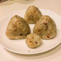 ＊みぃ子㌔＊'s cooksnap of when they made 梅干しとおかかおにぎり.