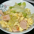 Kitchen♡m's cooksnap of when they made レタスとウィンナーの炒めもの.