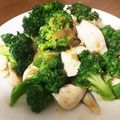 YUKIKI☆'s cooksnap of when they made ブロッコリーとささみの梅肉合え.