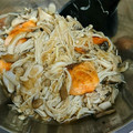 ひとみっくま２３'s cooksnap of when they made 秋鮭とどっさりキノコの南蛮漬け☆.