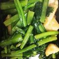 港UV's cooksnap of when they made 鶏胸肉と小松菜としめじのシンプル塩炒め.