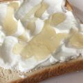 クックCVW4BW☆'s cooksnap of when they made 簡単☆水切りヨーグルトのはちみつトースト.